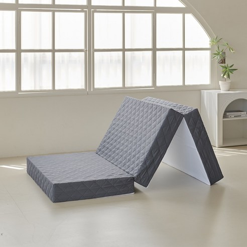 편안한 수면과 뛰어난 내구성을 갖춘 지니앤퍼니의 3단 접이식 토퍼 매트리스