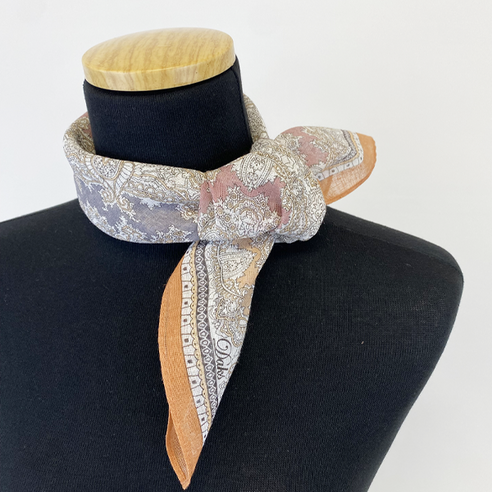 여름 쾌적함과 스타일을 책임지는 닥스 쁘띠 스카프