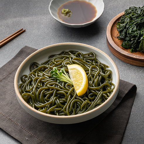 바다의 건강을 담은 글루텐프리 미역국수