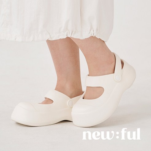 여름철 휴식에 편안함과 스타일을 더하는 뉴풀 리본 블리스 샌들 슬리퍼
