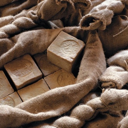 고대 시리아의 지혜를 담은 알레포 비누로 피부 진정과 보습을 동시에!