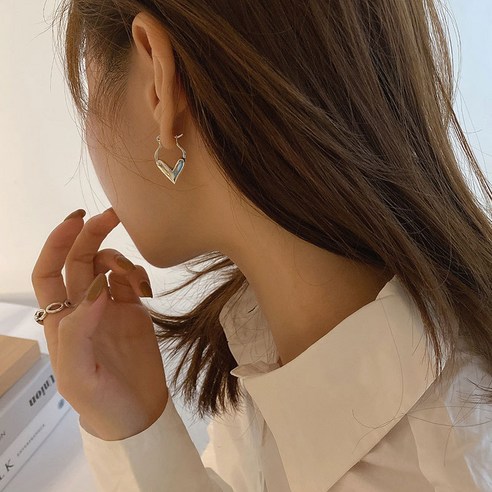 DFMEI 스털링 실버 심플 러브 패션 기질 귀걸이 새해 새로운 틈새 디자인 감각 여성용 고급 귀걸이
