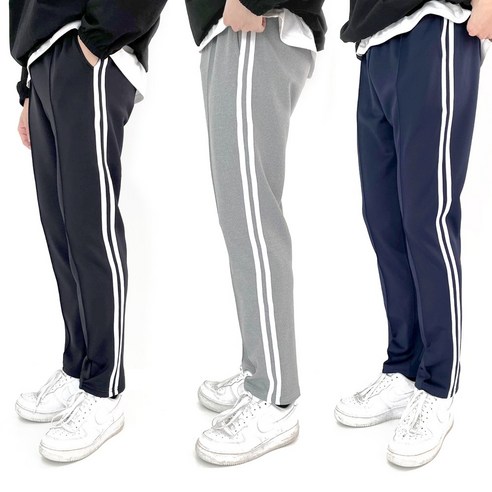 편안함과 스타일이 조화를 이룬 남성용 트레이닝복으로, 다양한 운동 활동에 이상적입니다.