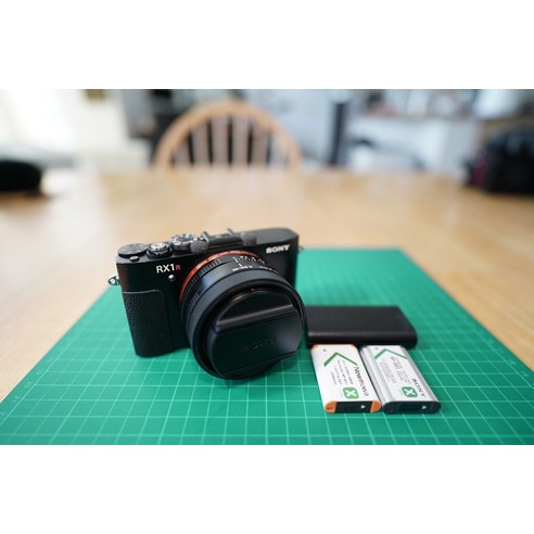 42.5MP의 압도적인 화질, 컴팩트함 속에 담긴 소니 RX1r II