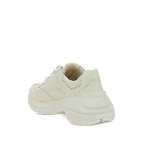 발끝에서 시작하는 여름 스타일, 구찌 롸이톤 스니커즈로 완성하세요.