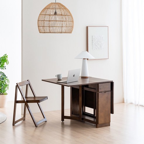 따스한 감성과 실용성을 겸비한 본톤 몰리나 원목 식탁 세트로 당신의 공간에 행복을 더하세요.