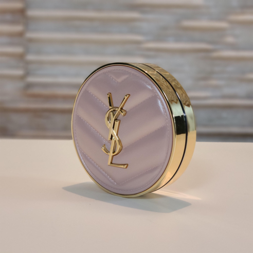 섬세한 광채로 피어나는 핑크빛 아우라, 입생로랑 NEW 메쉬 핑크 쿠션 B10