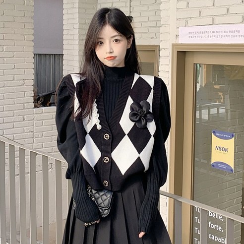 Lingge V 넥 니트 조끼 여성 가을과 겨울 패션 일본 레이어드 조끼 스웨터 조끼 짧은 조끼