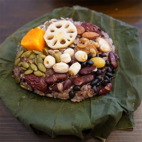 향긋한 연잎에 감싸 안은 건강, 보현재 수제 찹쌀 연잎밥 선물세트