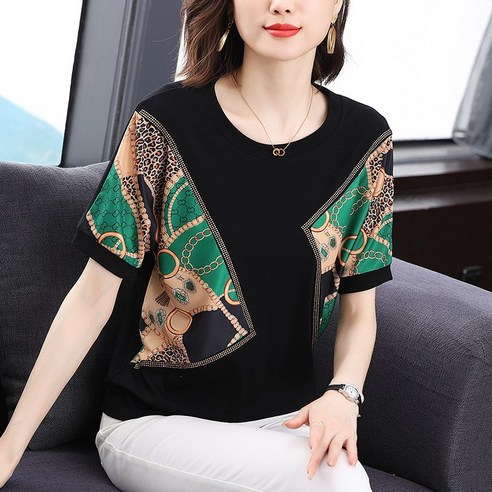 시원하고 세련된 여름 룩을 완성하는 여성용 럭셔리 상의!