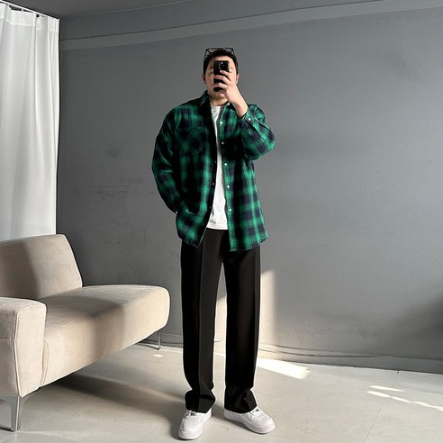 남성을 위한 스타일리시하고 편안하며 다목적적인 빅사이즈 체크셔츠