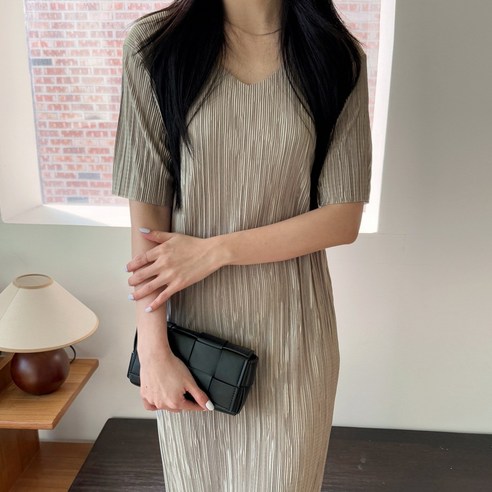 디테일웨어 여성 매직 주름 롱원피스 옆모습 사진