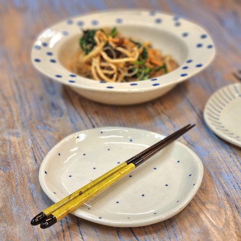 섬세한 아름다움이 식탁에 스며들다, 여우자기 웬디 도자기 반찬 그릇