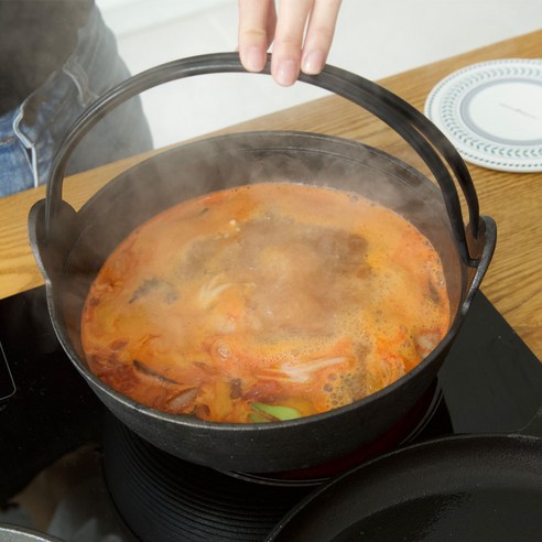 샤브샤브와 그 이상에 최적화된 다용적이고 내구성 있는 무쇠 주물팬