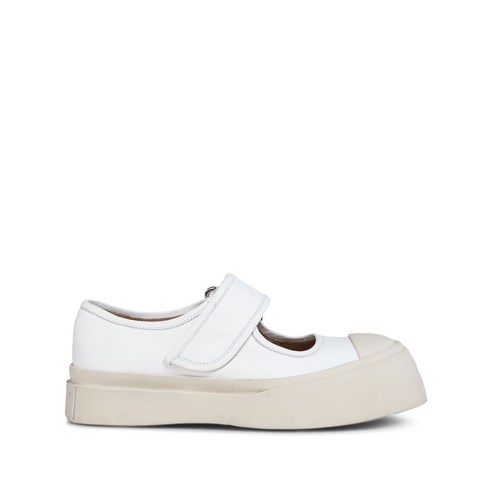 "신발장에서 잠자던 옷들을 깨우는 마법, 마르니 메리 제인 스니커즈" 미우미우신발