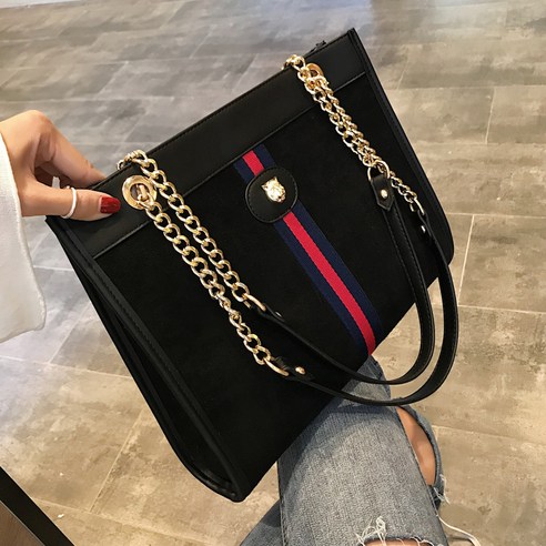 YAPOGI 공장 도매 2020 봄 새로운 패션 젖빛 어깨 가방 유럽과 미국의 패션 체인 Crossbody 여성 가방 YAPOGI