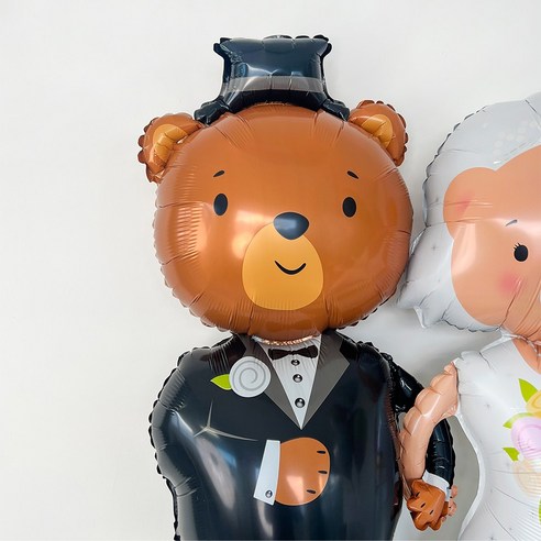 사랑과 로맨스를 표현하는 로맨틱한 하트호일풍선