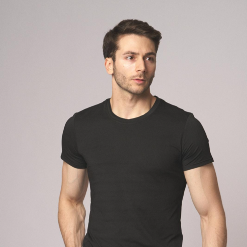 여름철 편안함을 위한 스타일리시하고 기능적인 쿨웨어 남자 쿨티셔츠