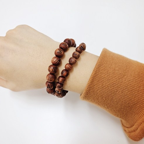 블루릴리 향나무 염주 팔찌: 영혼 고양과 소원성취를 위한 고요한 동반자