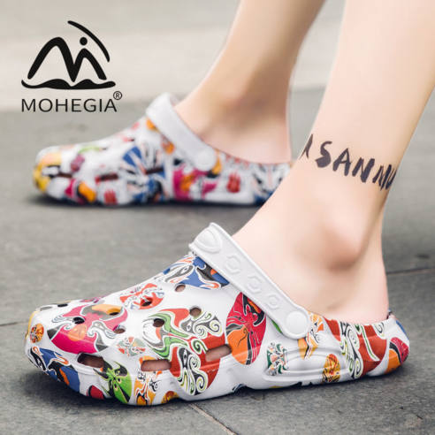 MOHEGIA 2022 새로운 슬리퍼 남성 여름 샌들 비치 미끄럼 방지 홀 샌들