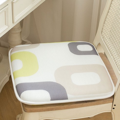 더위를 날리는 시원한 여름! 아이오몰 3D 에어매쉬 쿨방석에 빠져보세요