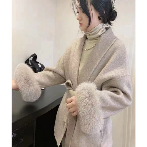 여성스럽고 세련 시크 울 100소매 탈부착 리얼퍼 반코트