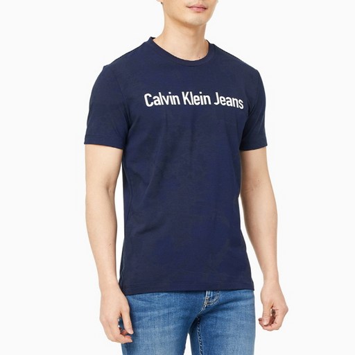 [CK] 남 J318109 CHW 네이비 슬림핏 토널 로고 스프레이 반팔 티셔츠