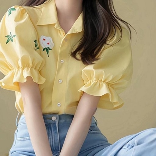 PETITBATH 컬렉션 올해 트렌드 컬러인 크림 퍼프 프린트 반팔 상의