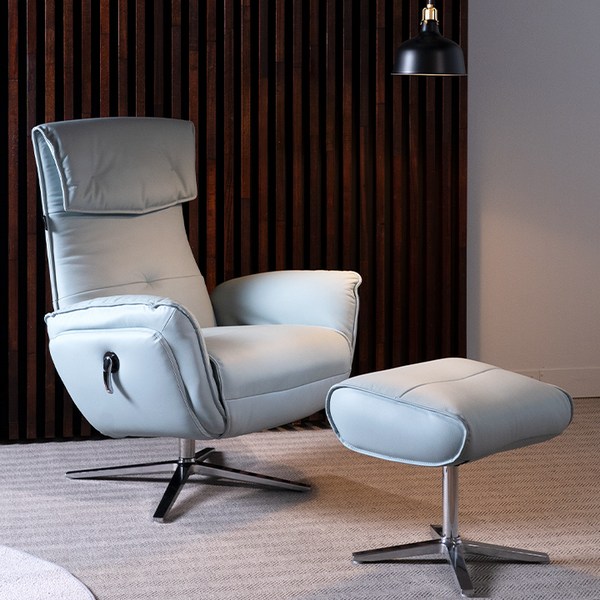  [10조한정 추가즉시할인쿠폰] 에보니아 기네스 천연면피소가죽 라운지회전소파의자 스툴포함 1인용쇼파 리클라이너, 스카이블루 