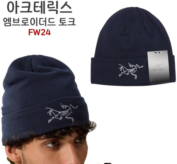 아크테릭스 모자 비니 엠브로이더드 버드 토크 FW24 BLACK SAPPHIRE AEOFUX7562-BSR