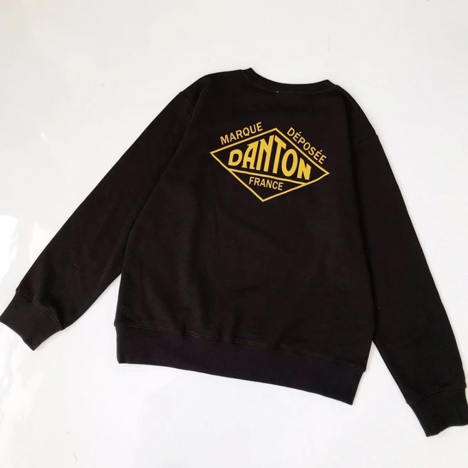 일본 거리 Danton Round Necklads Long Sleeves Front and Back Letters 인쇄 양모 반지 스웨터 남성 및 여성 커플