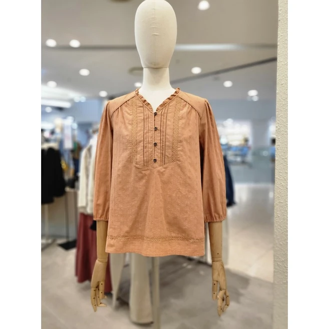 써스데이아일랜드 써스데이 아일랜드 레이스콤비 브이넥 블라우스 T236MBL133W