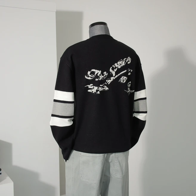 리버클래시 LLS51587BK [LOOSE-FIT KNIT] 레터링 포인트 소매 배색 니트 티셔츠 블랙