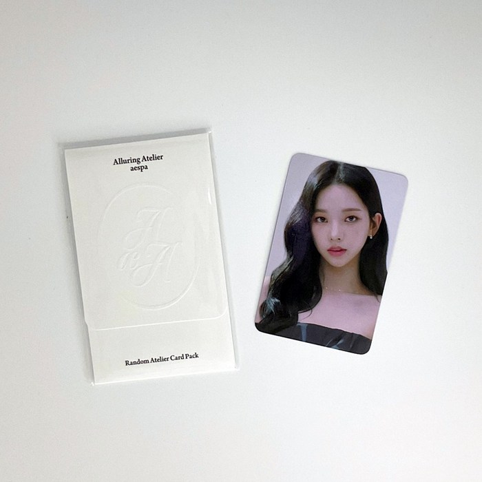 에스파 카리나 얼루어링 아뜰리에 포토카드 포카 aespa KARINA ALLURING ATELIER PHOTOCARD 1 대표 이미지 - 카리나 포카 추천