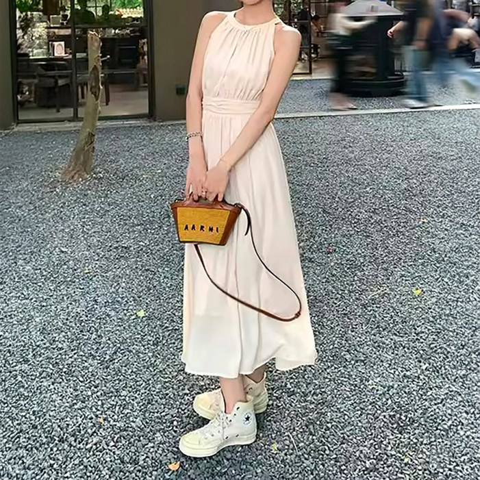 비비에모 르엘 민소매 홀터넥 A라인 롱 원피스 10350