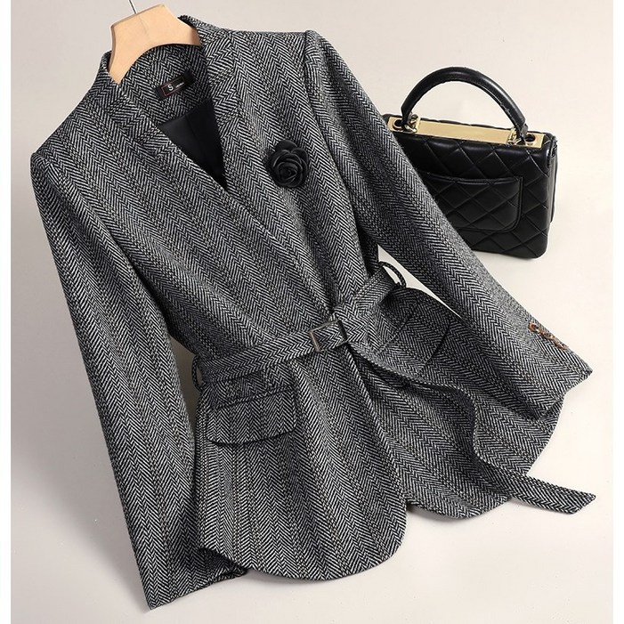 비아이와이 슬림핏 여성 브이넥 정장 자켓 코트 데일리 정장룩 D125