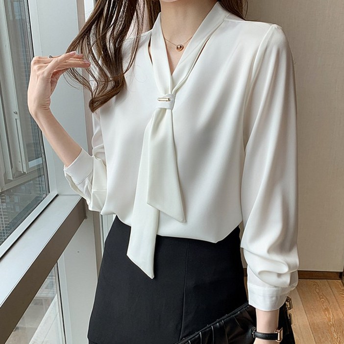 레일라 메탈장식 타이넥 블라우스 S250806FW15