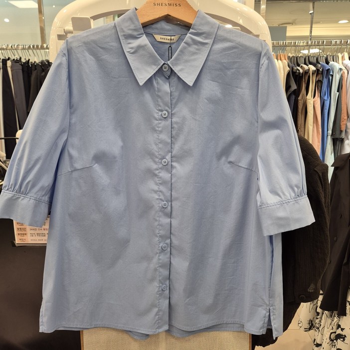 쉬즈미스   24년  여름신상품  핫한  초대박세일지금 입으면 너무 예쁜이너와 아우터로깔끔한 셔츠카라슬림 면 블라우스