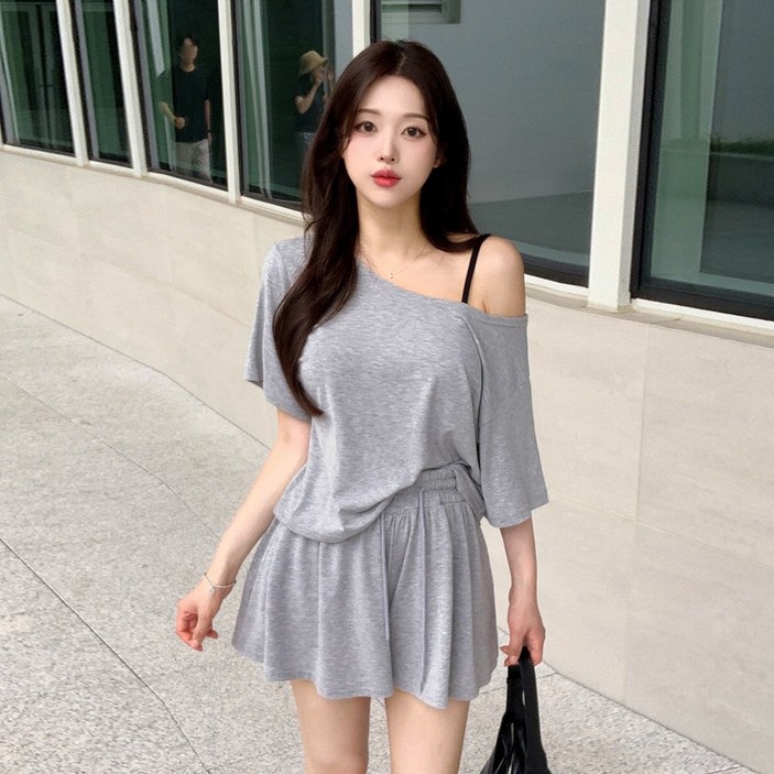 워너비뮤즈 여리여리꾸안꾸 원오프숄더 반팔 티셔츠  밴딩 플레어 숏팬츠 세트 무지 반팔티 치마바지 봄 여름 썸머 트레이닝 투피스 셋업 세트웨어 데일리룩 이지룩 공항룩 4COL