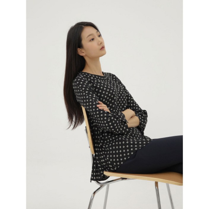 지센 기하학 플리츠 블라우스 LFWSM807BK 지센 기하학 플리츠 블라우스 LFWSM807BK