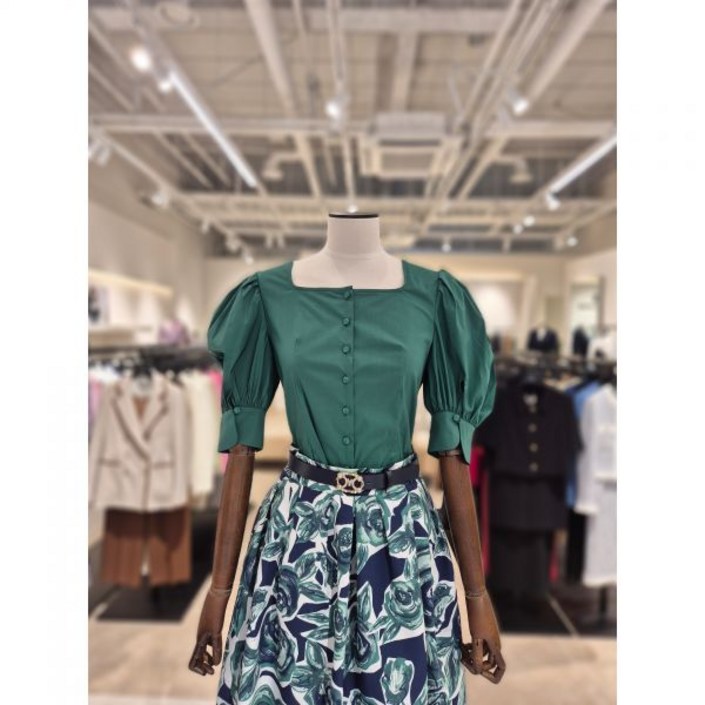 모조에스핀 스퀘어넥 볼륨 소매 블라우스 s252msc028