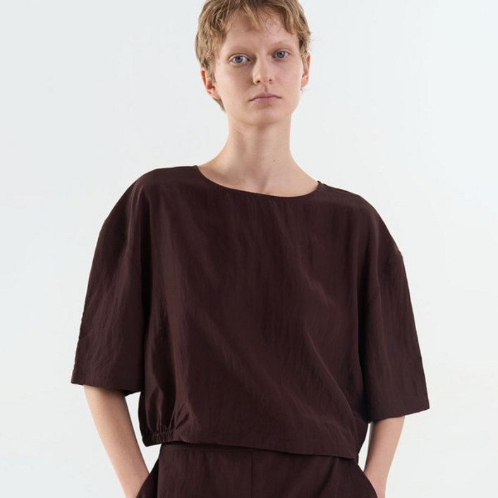 매그제이 브리즈 크롭 블라우스 - 브라운 568700