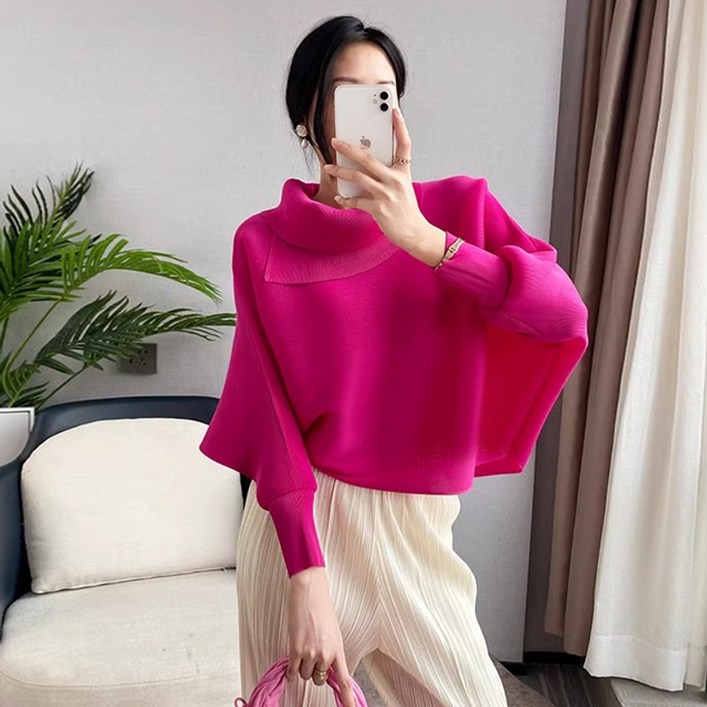 PLEATS 볼륨넥 가오리핏 플리츠 블라우스