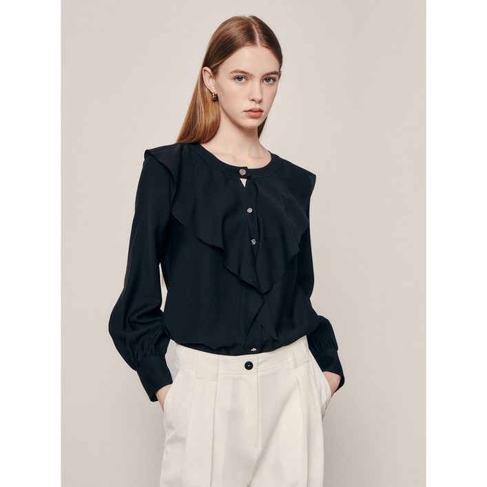 지고트 JR9A0BL043샤이닝 버튼 러플 블라우스