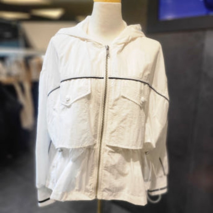 3층 영캐주얼  보브 플랩 디테일 후디드 바람막이 점퍼 7125220701