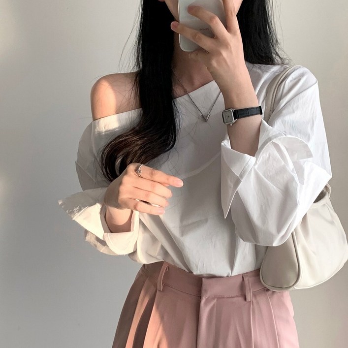 오셜 루즈핏 봄 오프숄더 셔츠 블라우스 오셜 루즈핏 봄 오프숄더 셔츠 블라우스