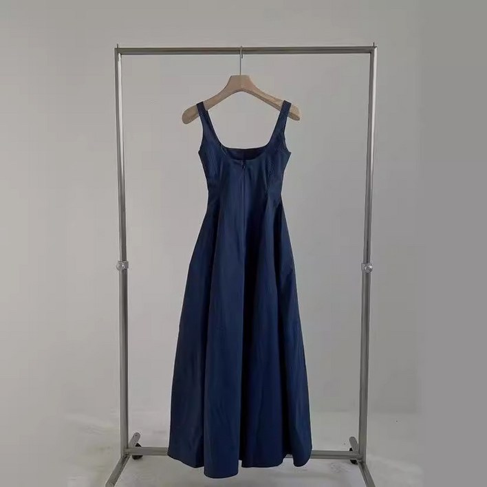 POMTOR 여성 여름 루즈핏 원피스 편안한 민소매 원피스 세련된 디자인 휴양지룩