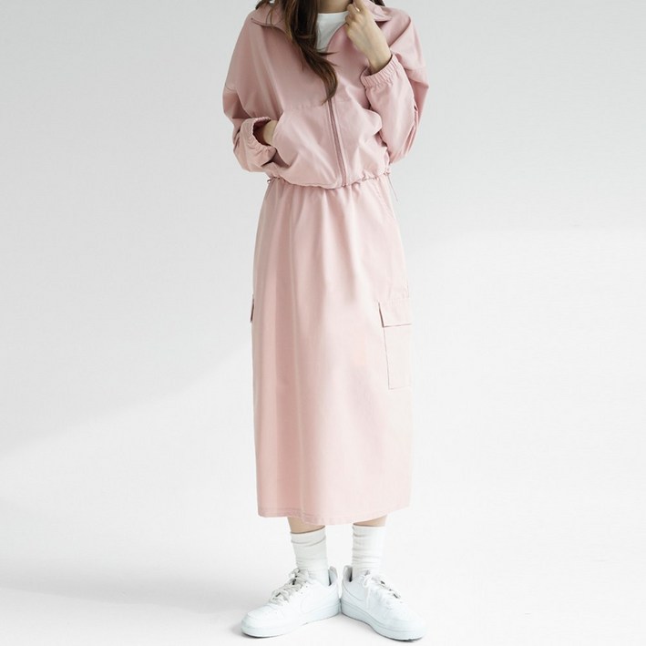 니어샵 여성 심플 바스락 크롭 바람막이 + 카고 롱 스커트 상하의 트레이닝 세트