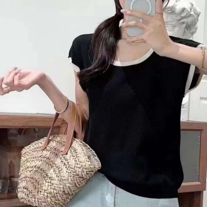 이엔아이 여성 여름 라운드 루즈핏 반팔 배색 니트 이엔아이 여성 여름 라운드 루즈핏 반팔 배색 니트