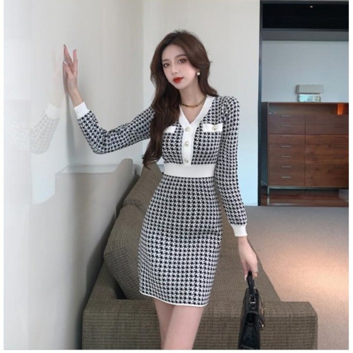 BANDEUL 하운드투스 브이넥 버튼 니트 원피스